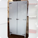 Grande armoire frigo en bois